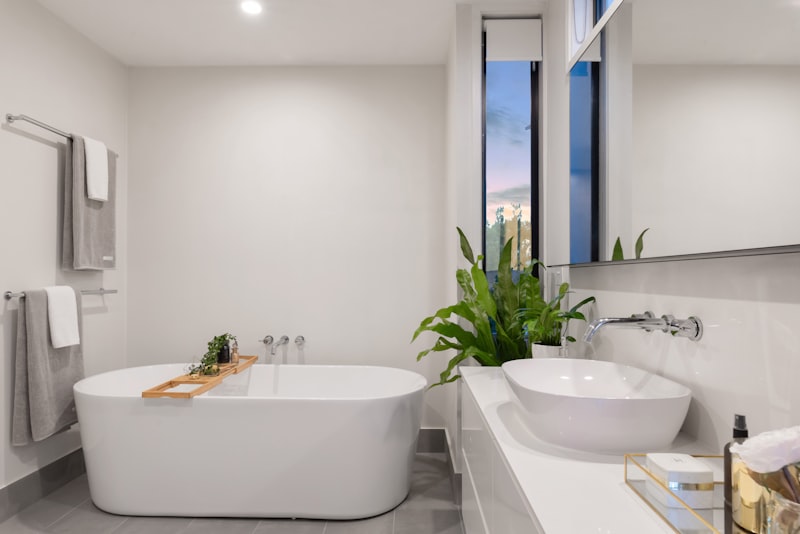 Doble ducha con dos rociadores: cuándo compensa en el baño principal